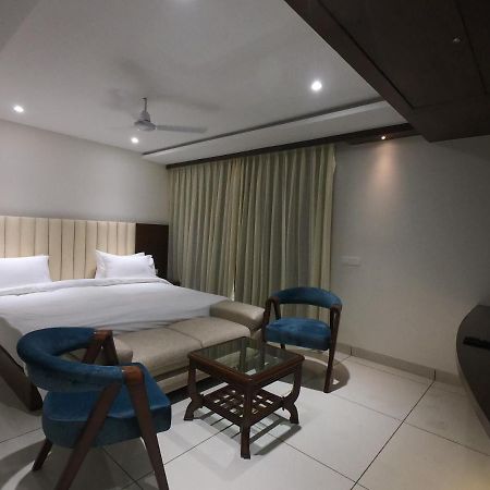 Hotel The Bellevue Indore Eksteriør billede